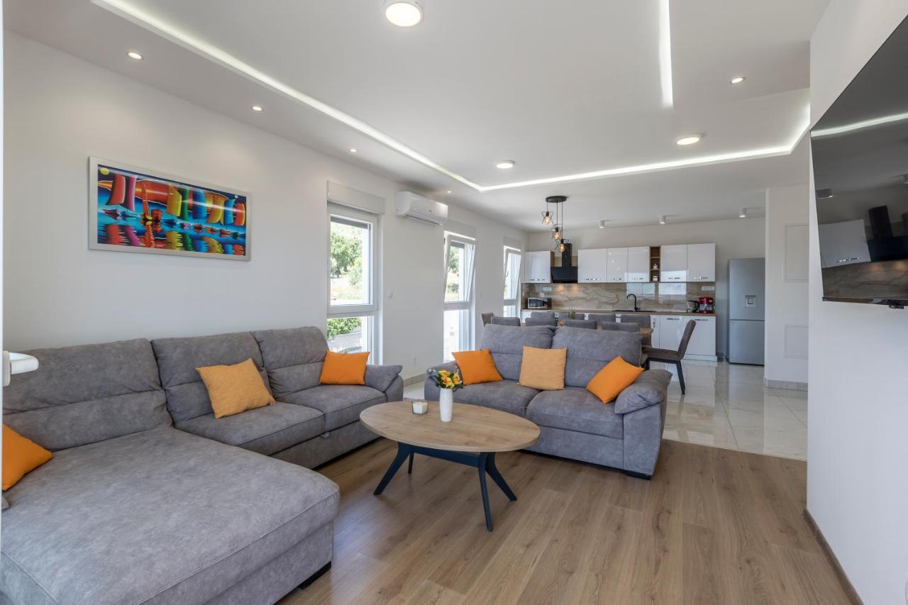 Luxury Villa La Nonna Ana - Heated Pool, Sea View, Near Split Kaštela Zewnętrze zdjęcie